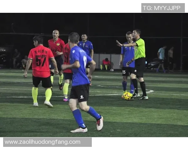 燃烧激情的绿茵场上他如火焰般耀眼的足球明星